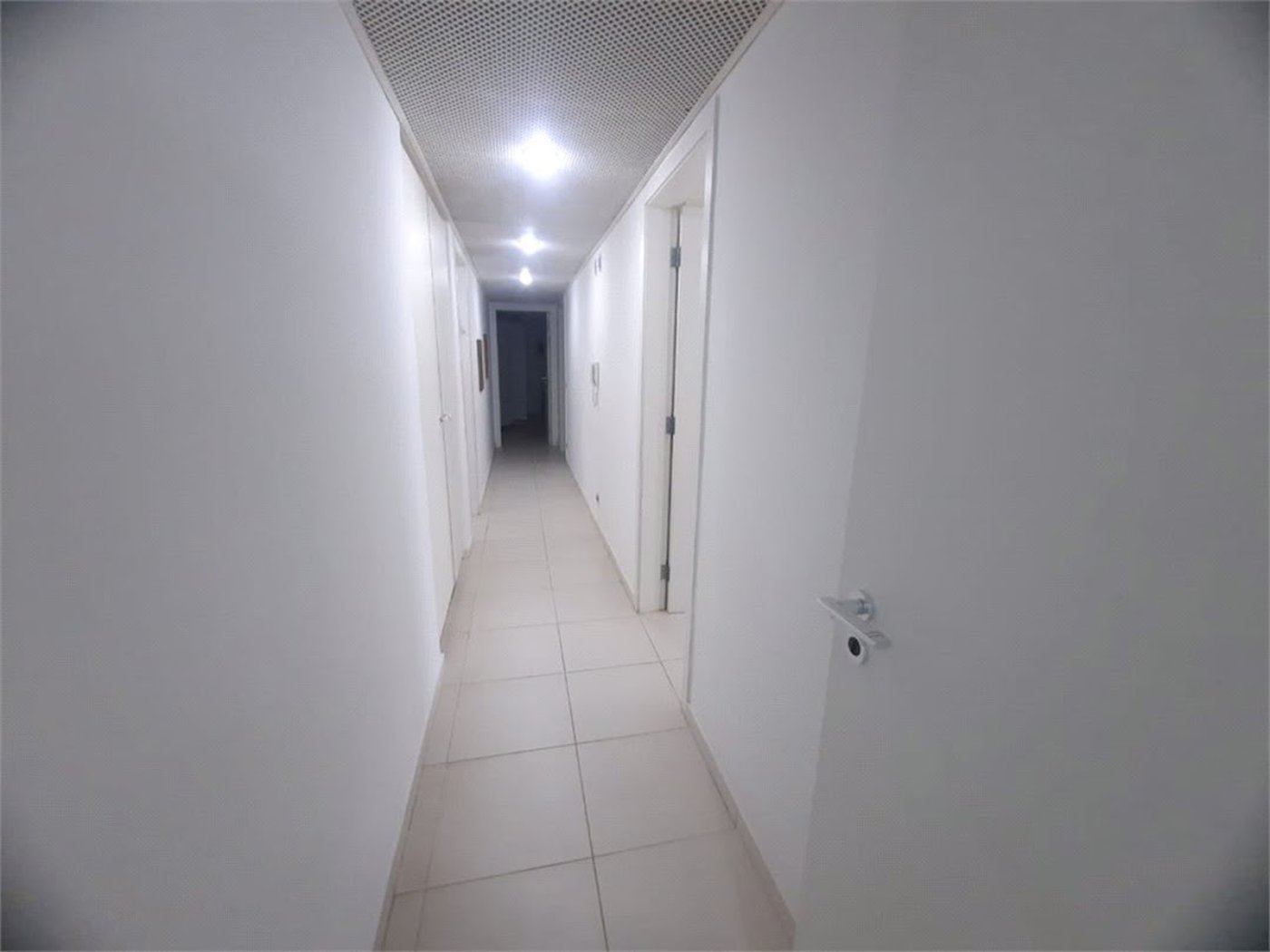Apartamento Residencial à venda, Pitangueiras, Guarujá - AP0136.