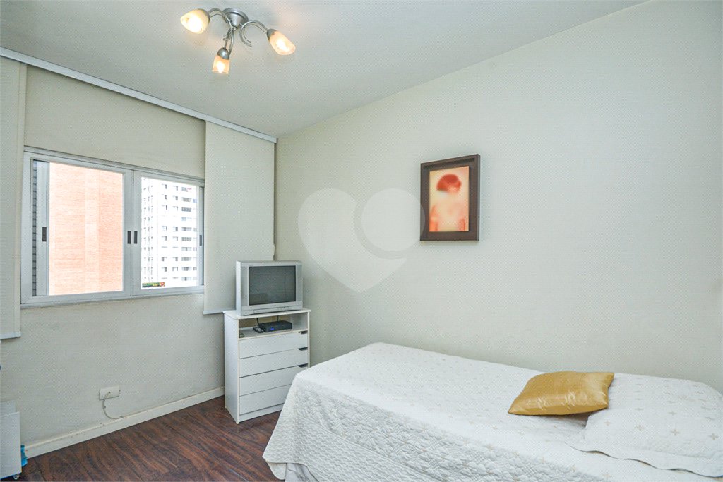 Apartamento à venda com 3 quartos, sendo 1 suíte,  em Moema, São Paulo, SP