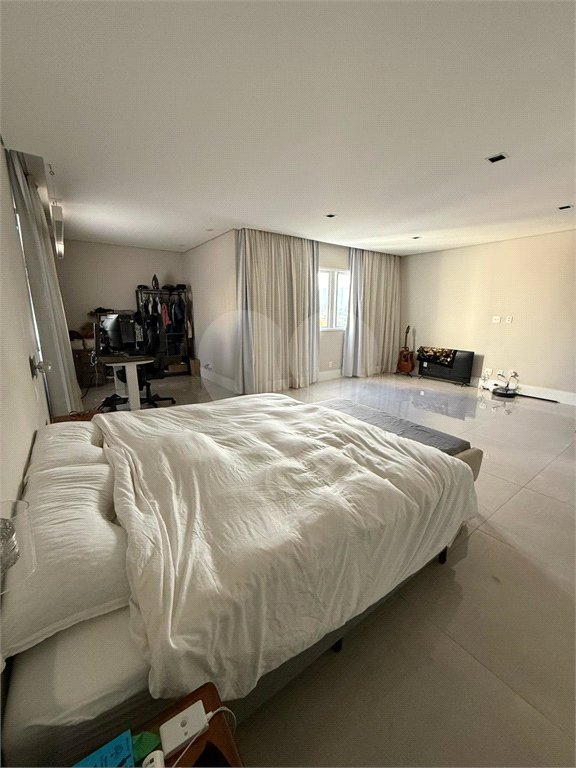 Casa à venda com 4 suítes no condomínio East Village, São Paulo - SP