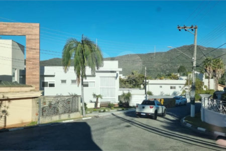 Casa à venda com 4 suítes no condomínio Osato, Atibaia - SP