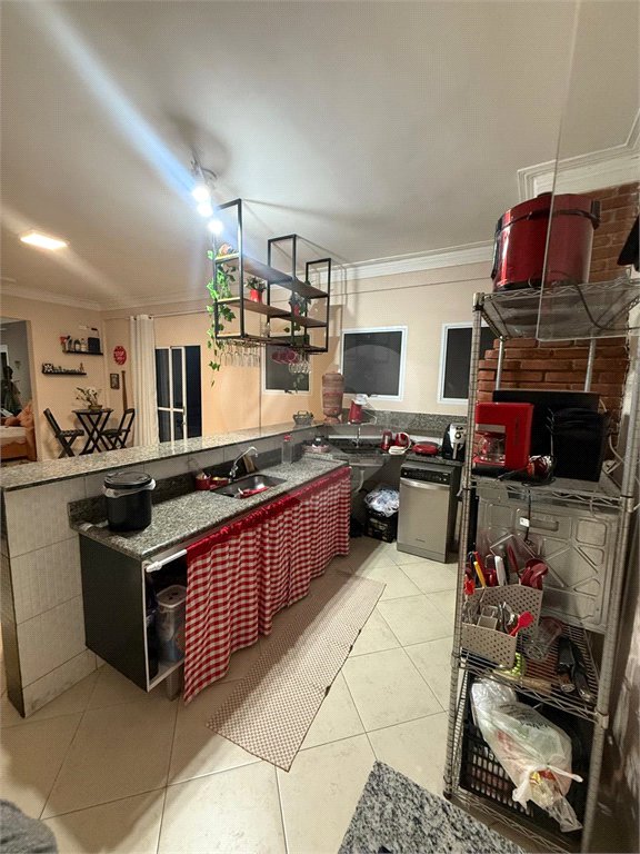 Sobrado à venda com 6 quartos, sendo 2 suítes, em Vila Áurea, Poá, SP