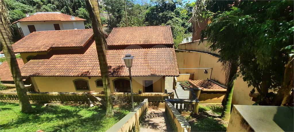 Casa à venda com 4 quartos, sendo 1 suíte, no condomínio Parque Imperial da Cantareira, Mairiporã - SP