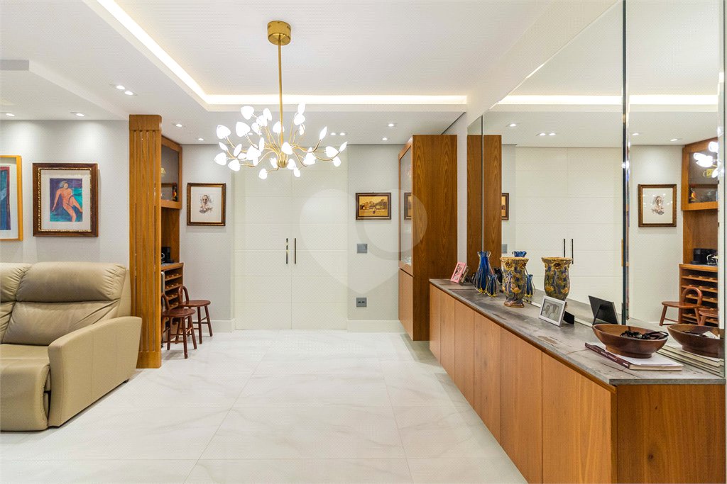 Apartamento à venda com 3 suítes em Vila Gumercindo, São Paulo, SP