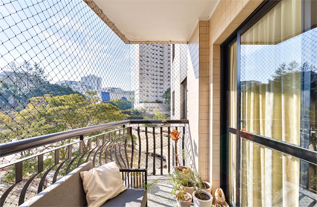 Apartamento à venda com 3 quartos, sendo 1 suíte, em Santo Amaro, São Paulo, SP