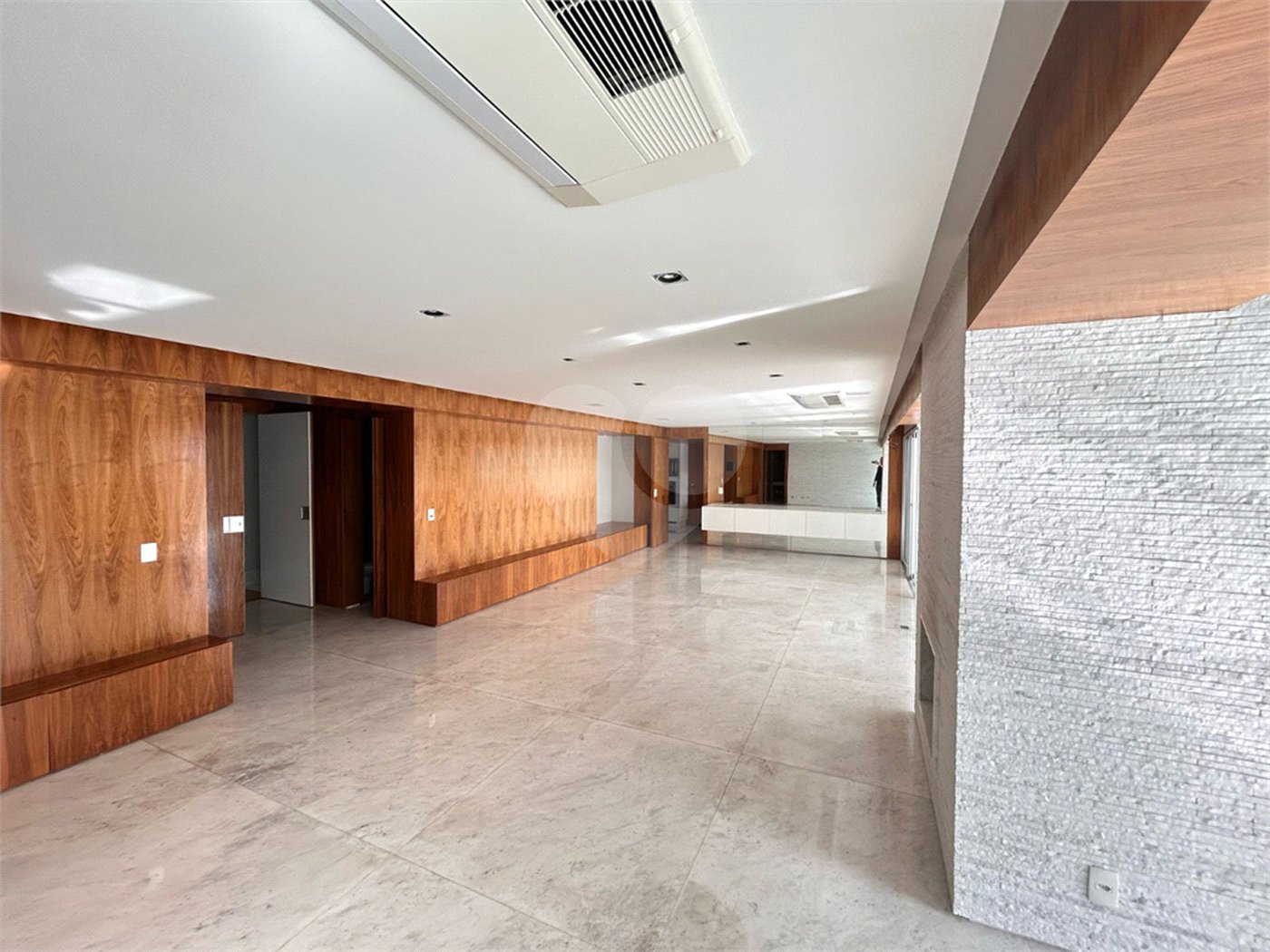 Apartamento à venda com 3 suítes em Moema, São Paulo, SP