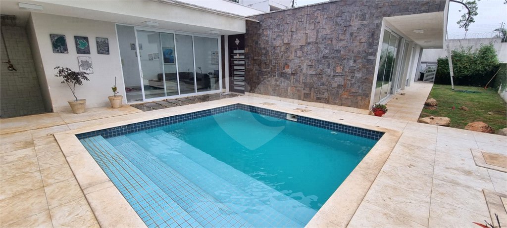 Casa à venda com 5 quartos, sendo 2 suítes, no condomínio Swiss Park, São Bernardo do Campo - SP