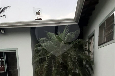 Casa à venda com 5 quartos, sendo 1 suíte, no Centro, Bom Jesus dos Perdões, SP