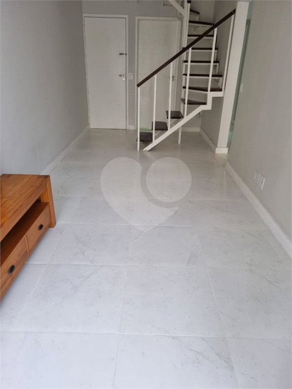 Cobertura à venda com 3 quartos, sendo 2 suítes, em Cachamorra, Rio de Janeiro, RJ