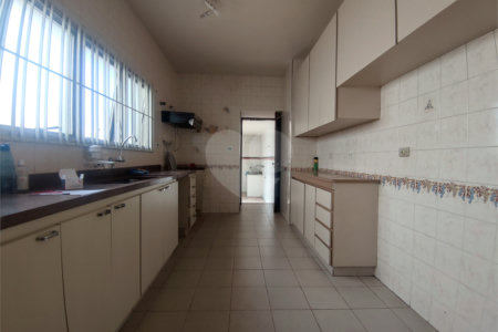 Sobrado à venda com 4 quartos, sendo 2 suítes, em Chácara Monte Alegre, São Paulo, SP