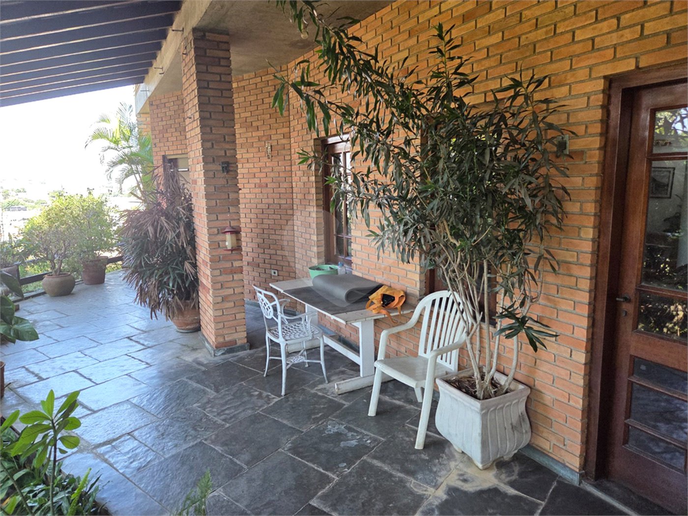Casa à venda com 4 quartos, sendo 2 suítes, em Cidade São Francisco, São Paulo, SP
