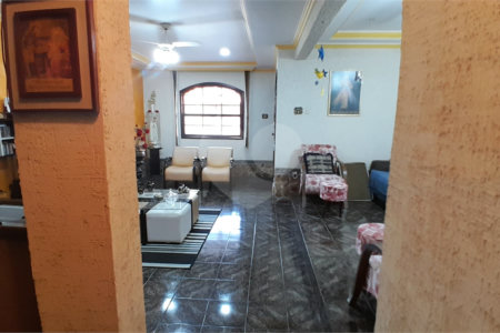 Casa à venda com 4 quartos, sendo 1 suíte, em Bangu, Rio de Janeiro, RJ
