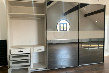 Casa à venda com 4 suítes no condomínio Vila Inglesa, Atibaia - SP