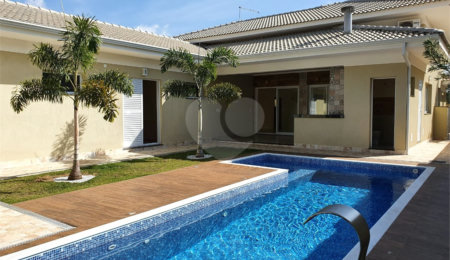 Casa à venda com 3 suítes no condomínio Porto Atibaia, Atibaia - SP