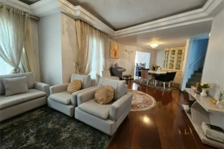 Casa à venda com 3 quartos, sendo 2 suítes, no condomínio Vila Borghese, São Paulo - SP