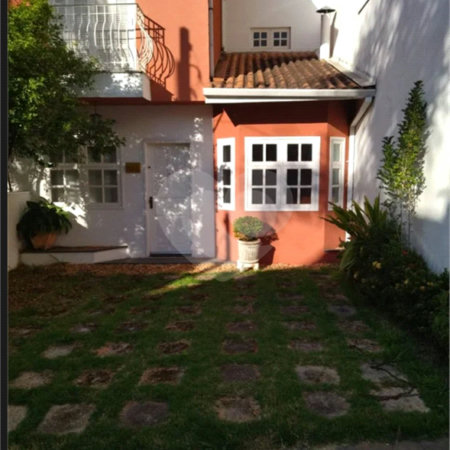 Casa à venda com 3 quartos, sendo 1 suíte, no condomínio Vilage Palmas, São Paulo - SP