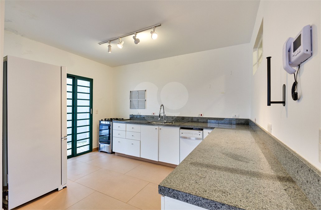 Casa para alugar com 5 quartos, sendo 3 suítes,  em Chácara Monte Alegre, São Paulo, SP