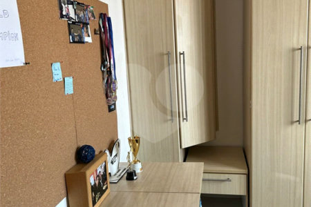 Sobrado à venda com 5 quartos, sendo 1 suíte, em Jardim Marisa, São Paulo, SP