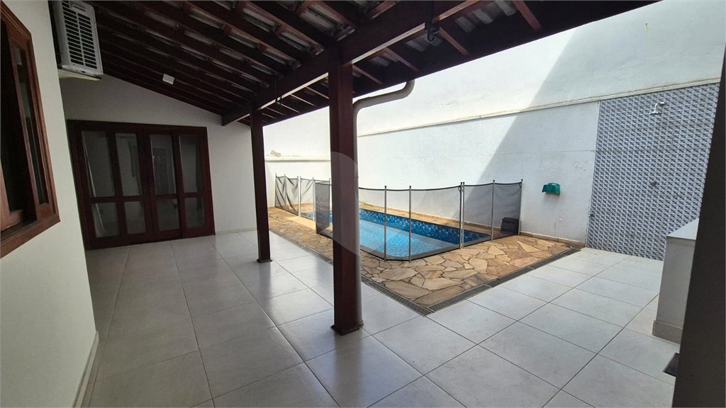 Casa à venda com 4 quartos, sendo 2 suítes, no condomínio Residencial Grape Village, Vinhedo - SP