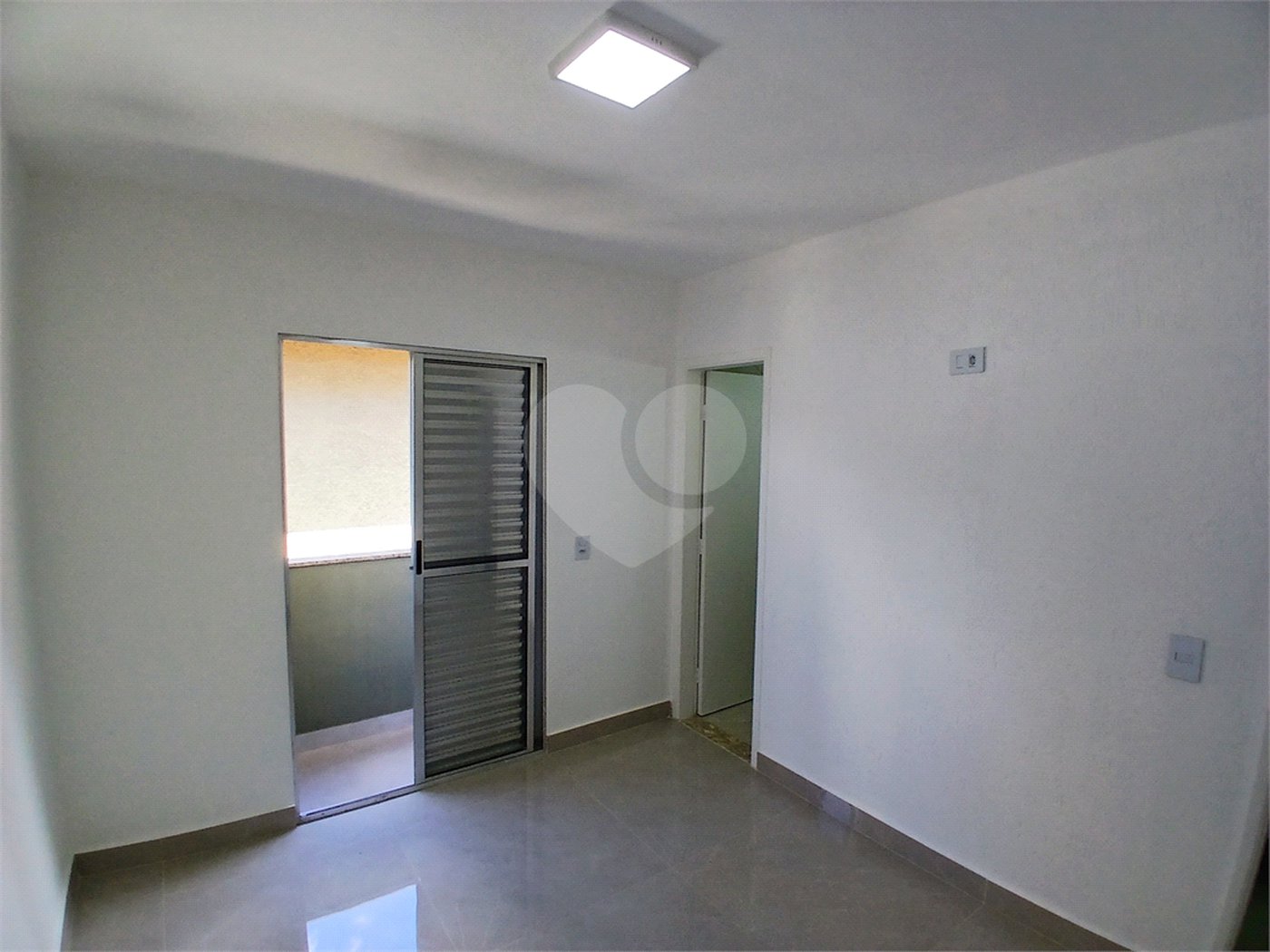 Casa à venda com 3 quartos, sendo 1 suíte,  no condomínio Res Saint Honoré, São Paulo - SP