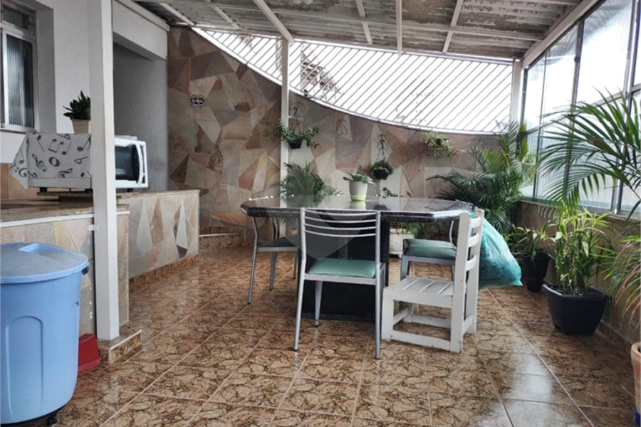 Casa à venda com 3 quartos, sendo 1 suíte, no condomínio Vila Paiva, São Paulo - SP