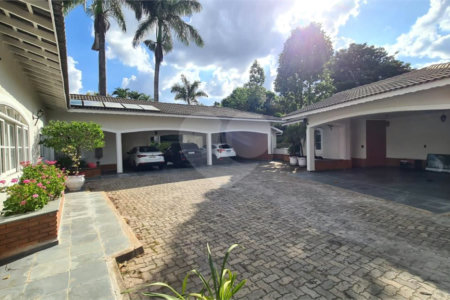 Casa à venda com 5 quartos, sendo 3 suítes, no condomínio Village Sans Souci, Valinhos - SP