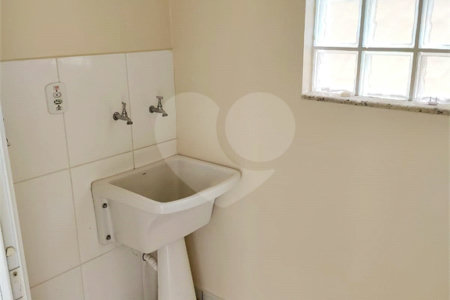 Casa à venda ou para alugar com 3 suítes no condomínio Residencial Jardim das Palmeiras, Vinhedo - SP