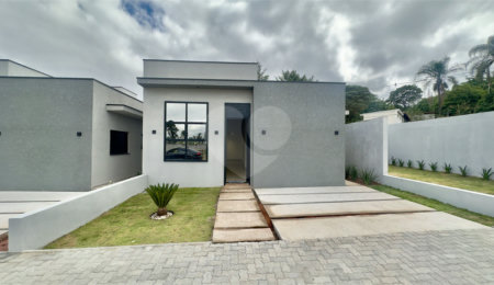 Casa à venda com 3 quartos, sendo 1 suíte,  no condomínio Brasil, Atibaia - SP