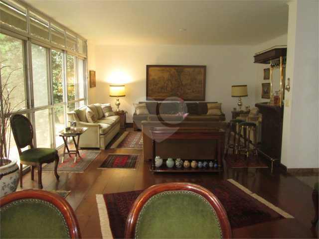 Casa à venda com 4 quartos, sendo 2 suítes,  em Jardim Guedala, São Paulo, SP
