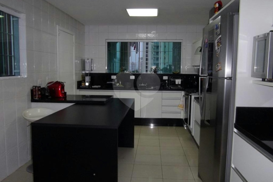 Sobrado à venda com 3 suítes em Santa Terezinha, São Paulo, SP