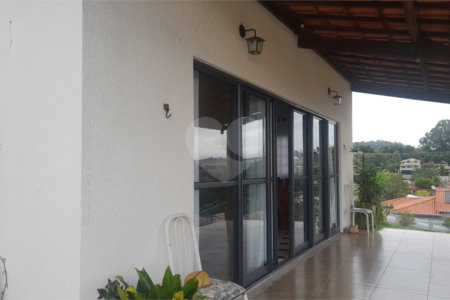 Casa à venda com 3 quartos, sendo 2 suítes, no condomínio Outeiro das Flores, Itupeva - SP