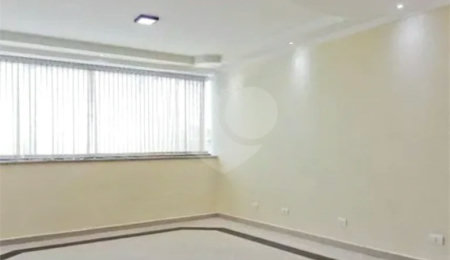 Sobrado à venda com 3 quartos, sendo 2 suítes, em Chácara Inglesa, São Paulo, SP