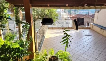 Sobrado à venda com 4 quartos, sendo 3 suítes,  em Horto, São Paulo, SP