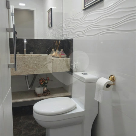 Sobrado à venda com 3 quartos, sendo 1 suíte, em Vila Nova Socorro, Mogi das Cruzes, SP