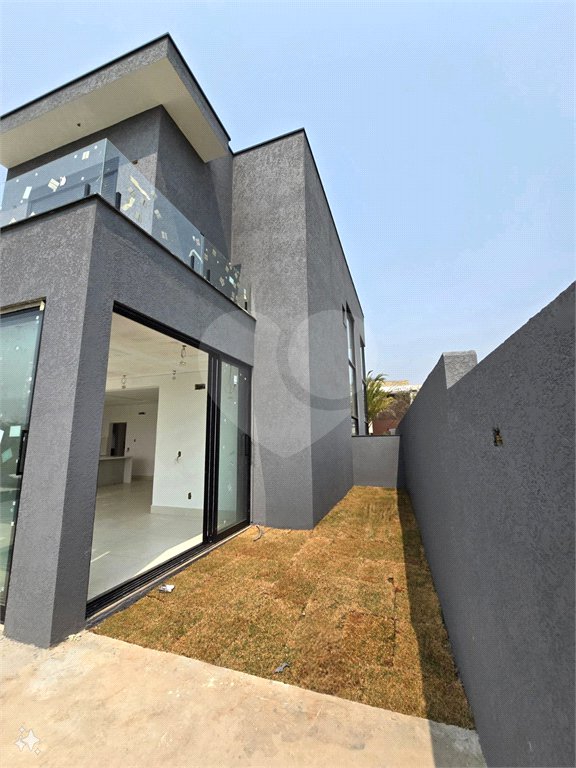 Casa à venda com 4 quartos, sendo 3 suítes, no condomínio Alphaville Nova Esplanada 4, Votorantim - SP
