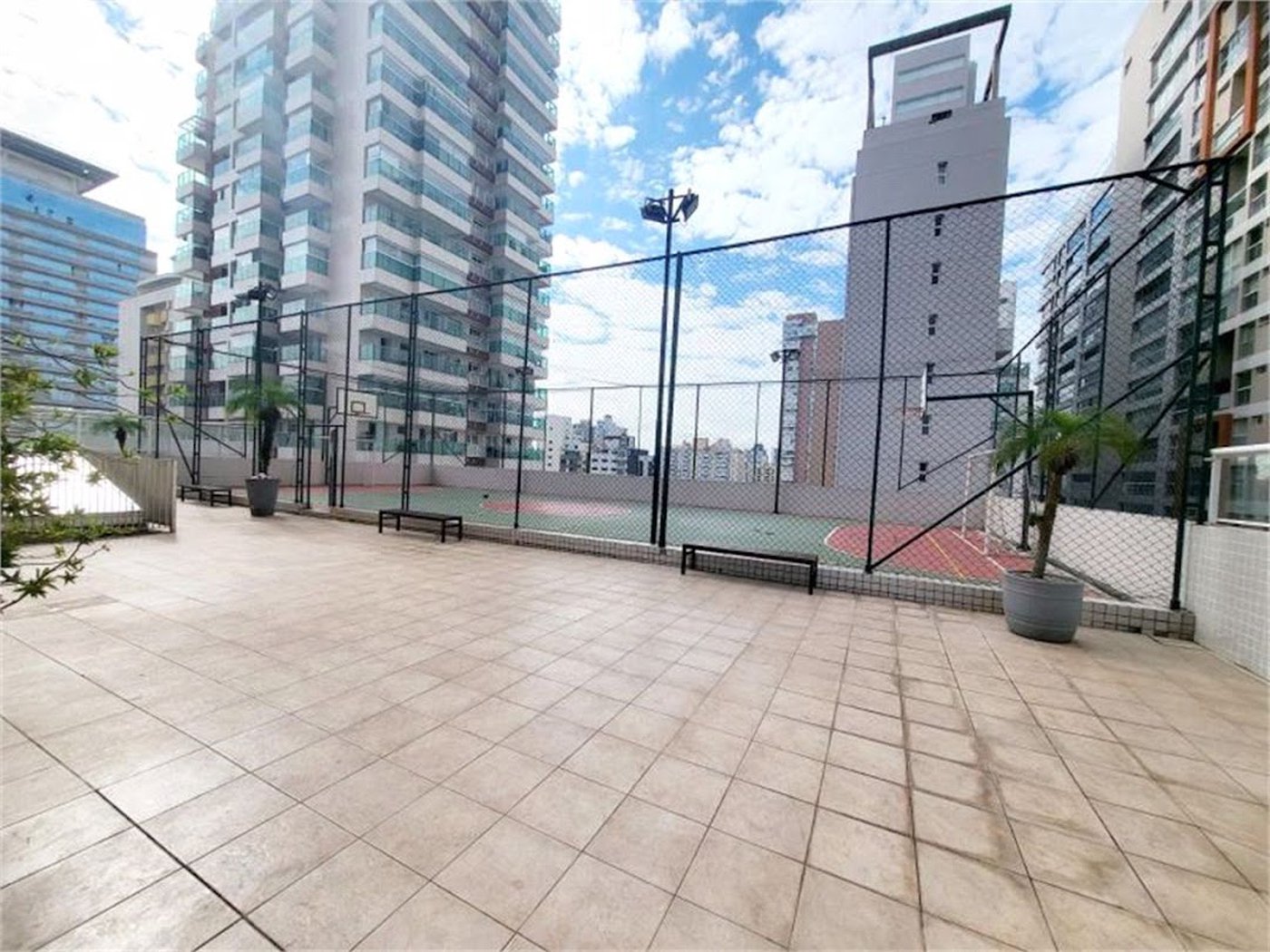 Apartamento Residencial à venda, Gonzaga, Santos - AP1004.