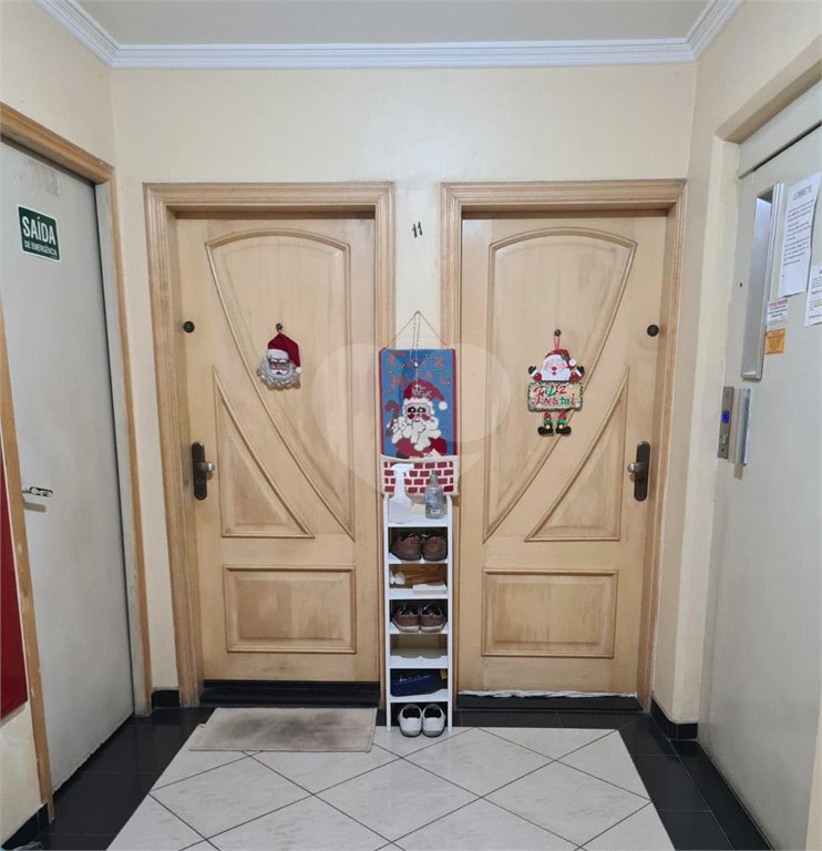 Apartamento com 3 dormitórios, sendo 1 suíte.