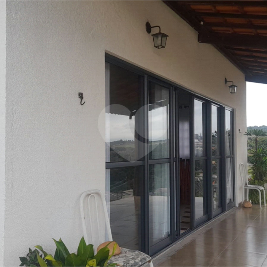 Casa à venda com 3 quartos, sendo 2 suítes, no condomínio Outeiro das Flores, Itupeva - SP