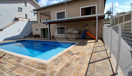 Casa à venda com 5 quartos, sendo 3 suítes,  em Vila Santista, Atibaia, SP