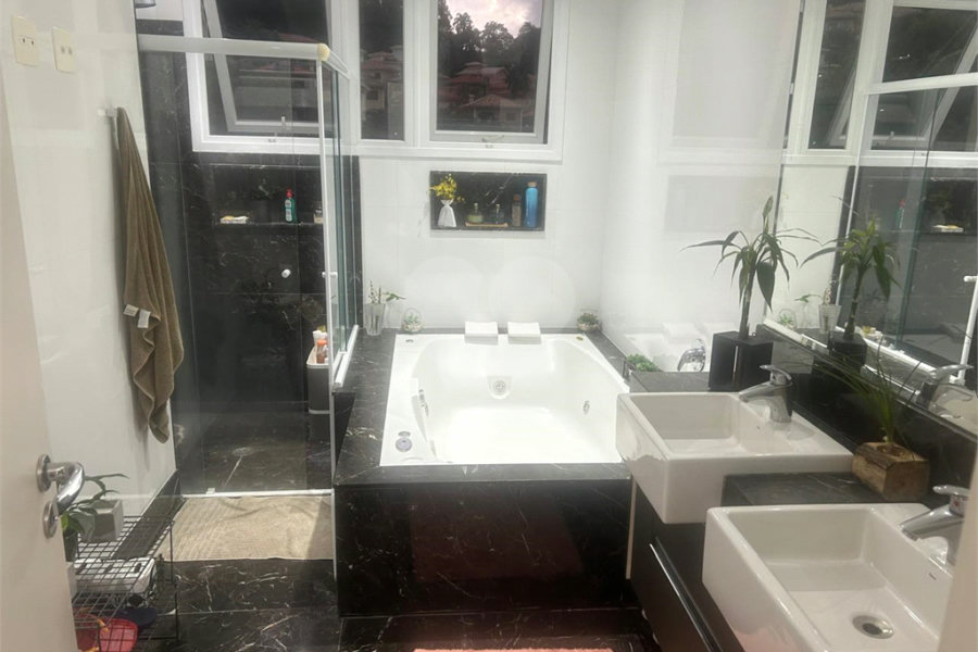 Casa à venda com 4 quartos, sendo 3 suítes,  no condomínio Itatinga 1, São Paulo - SP