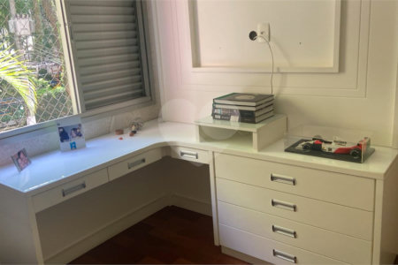 Apartamento à venda com 3 quartos, sendo 1 suíte, em Jardim Marajoara, São Paulo, SP