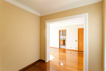 Apartamento à venda com 2 quartos, sendo 1 suíte, em Vila Olímpia, São Paulo, SP