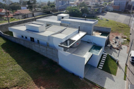 Casa à venda com 3 suítes no condomínio Greenfield, Atibaia - SP