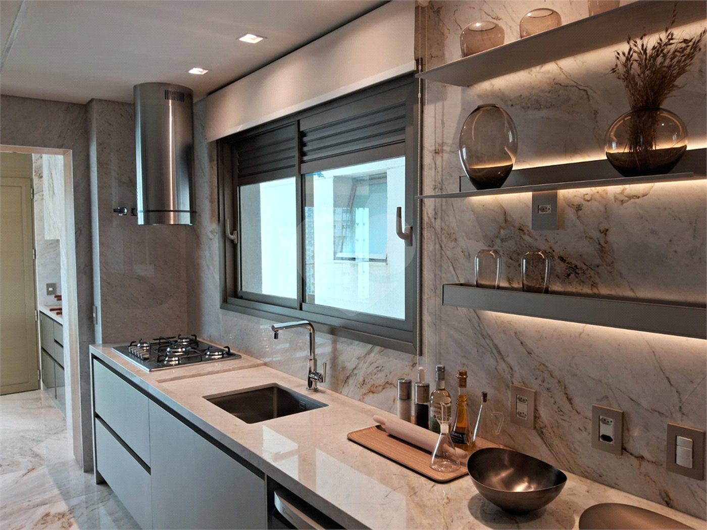 Apartamento à venda com 3 suítes em Moema, São Paulo, SP