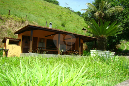 Fazenda à venda com 7 quartos, sendo 3 suítes, em Professor Souza, Casimiro de Abreu, RJ