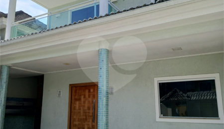 Casa à venda com 4 quartos, sendo 1 suíte, no condomínio Atlantico Sul, Rio de Janeiro - RJ