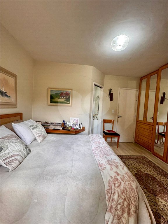 Casa à venda com 3 quartos, sendo 1 suíte, no condomínio Morada dos Pássaros, São Paulo - SP