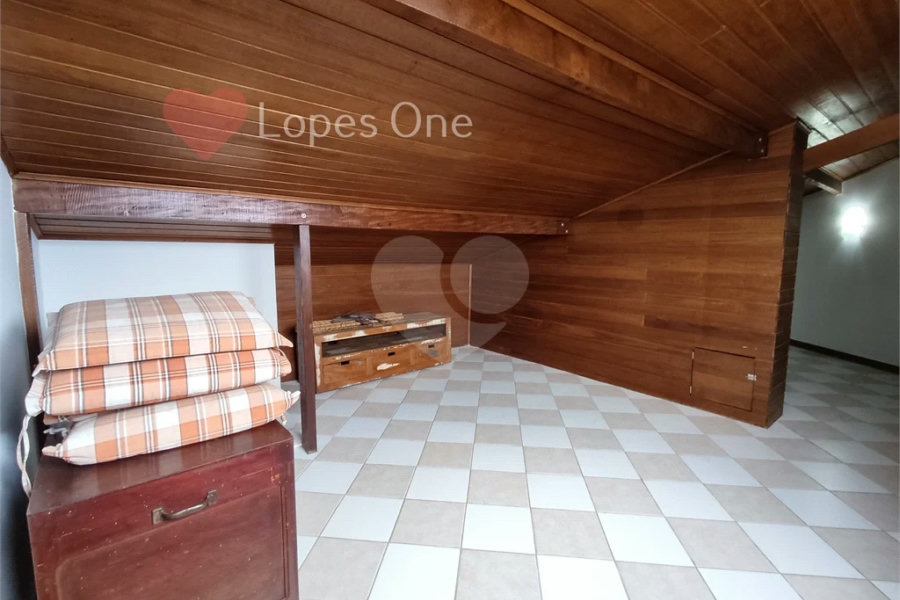 Casa à venda com 3 quartos, sendo 2 suítes, no condomínio Filipe de Vitry, São Paulo - SP