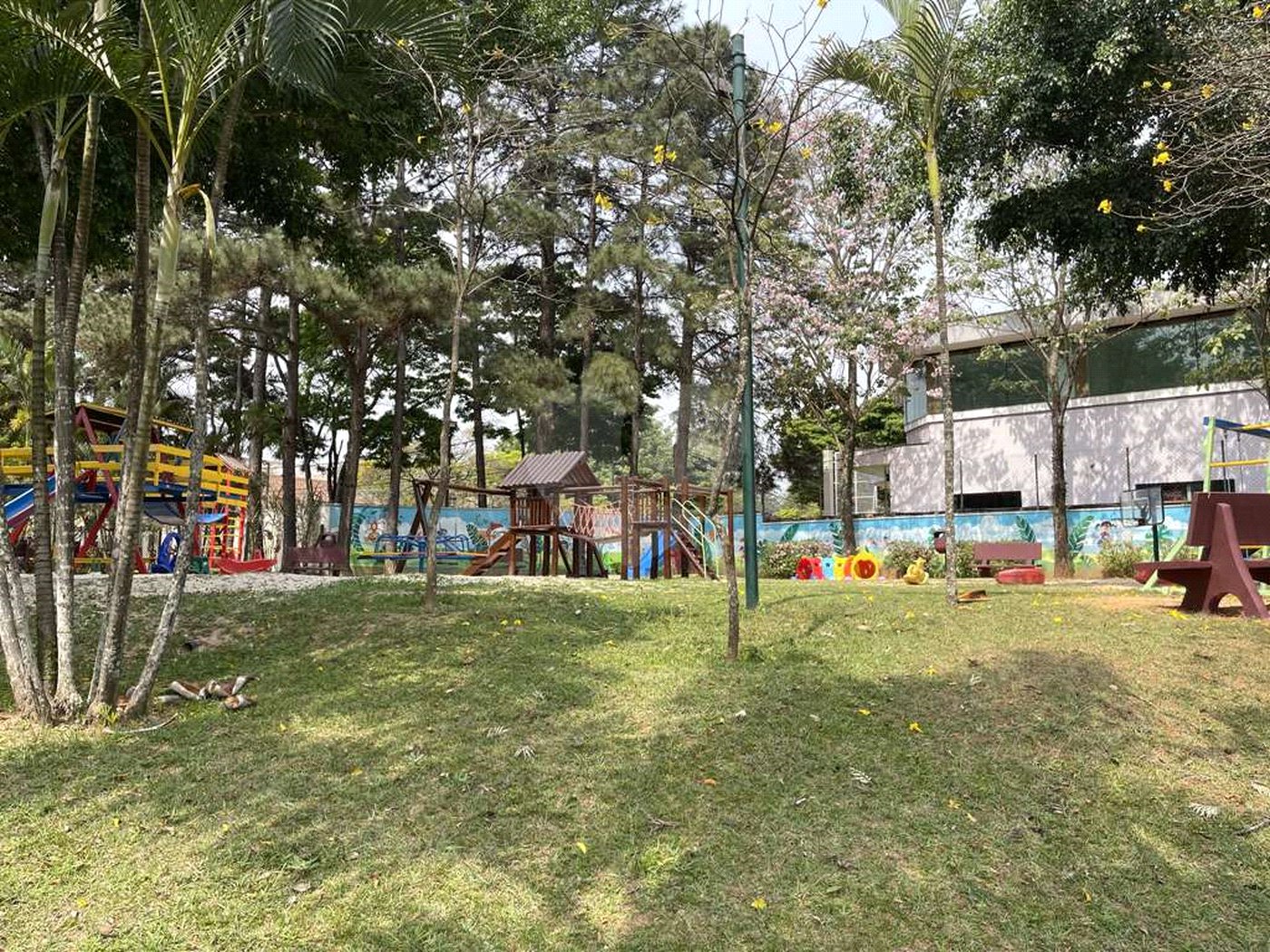 Casa à venda com 4 quartos, sendo 2 suítes,  no condomínio São Paulo Ii, Cotia - SP