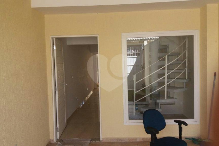 Sobrado à venda com 3 suítes em Vila Romero, São Paulo, SP