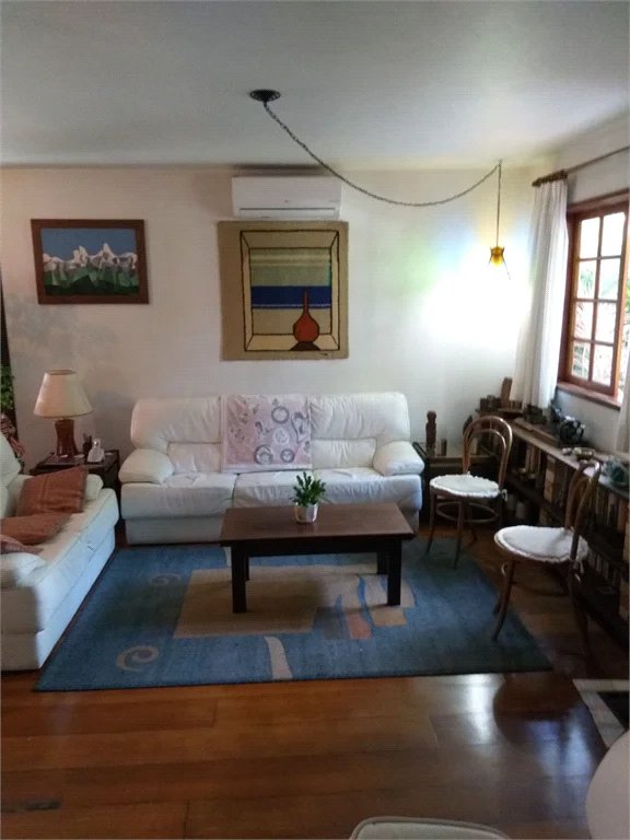 Casa à venda com 4 quartos, sendo 2 suítes, no condomínio Vila Panamericana, São Paulo - SP